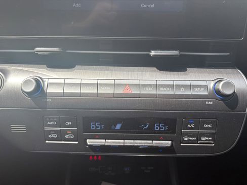 Used 2024 Hyundai Kona SEL FWD image 25