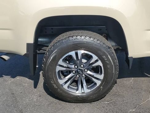 Used 2021 Chevrolet Colorado Z71 AWD/4WD image 5