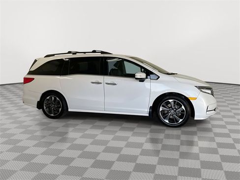 Used 2023 Honda Odyssey Elite image 12