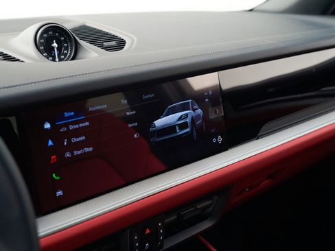 New 2026 Porsche Cayenne image 28