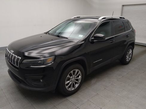 Used 2019 Jeep Cherokee Latitude Plus AWD/4WD image 2