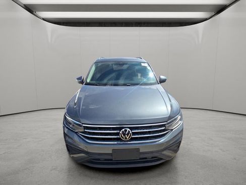 Used 2022 Volkswagen Tiguan SE w/ Panoramic Sunroof Package image 14