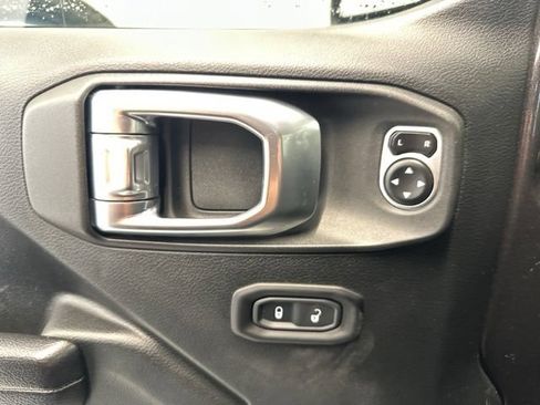 Used 2018 Jeep Wrangler Sport AWD/4WD image 18