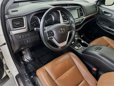 Used 2018 Toyota Highlander Limited image 9