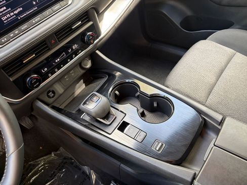 Used 2025 Nissan Rogue SV image 38