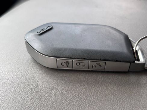 Used 2026 Kia Carnival FWD image 22