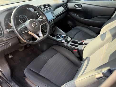Used 2018 Nissan Leaf SV w/ Protection Package FWD image 2