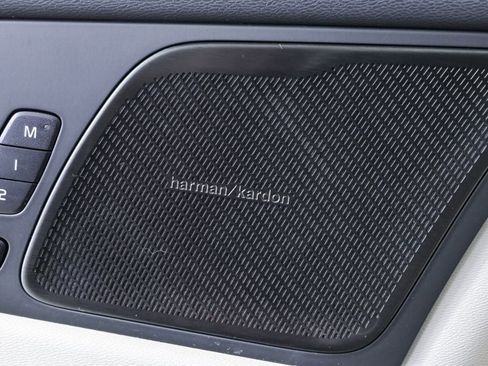 Certified 2023 Volvo XC60 B5 Plus w/ Climate Package FWD image 9