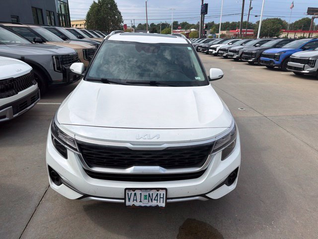 Used 2022 Kia Seltos EX AWD/4WD image 3