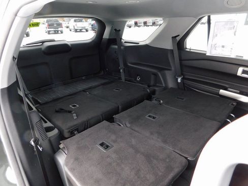 Used 2023 Ford Explorer XLT image 30