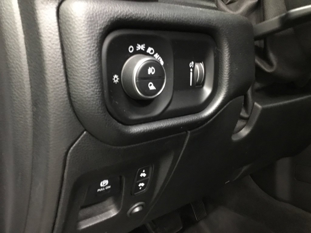 Used 2020 RAM 1500 Sport w/ Level 2 Equipment Goup w/2_L AWD/4WD image 9