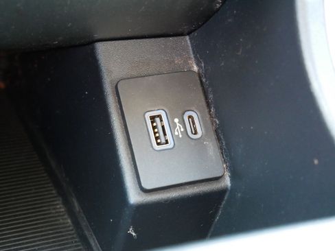 Used 2021 Ford Edge SEL image 32