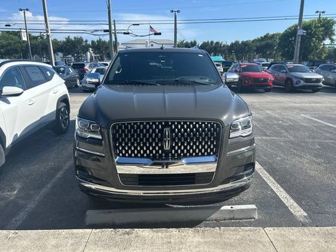 Used 2023 Lincoln Navigator L Black Label AWD/4WD image 2