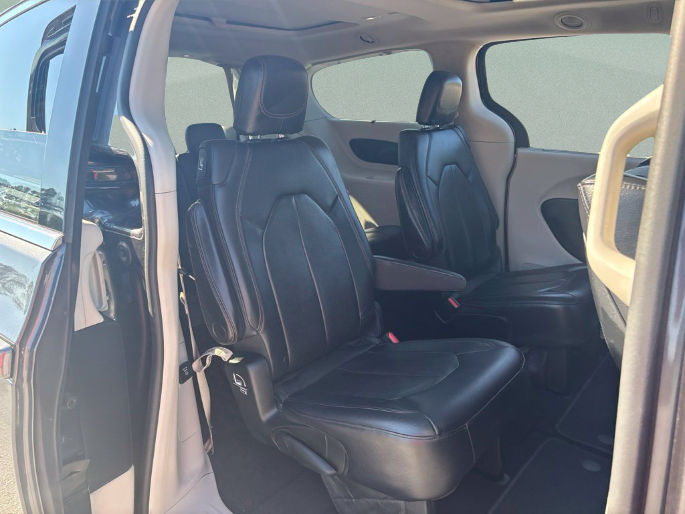 Used 2018 Chrysler Pacifica Touring-L Plus w/ Tire & Wheel Group FWD image 23
