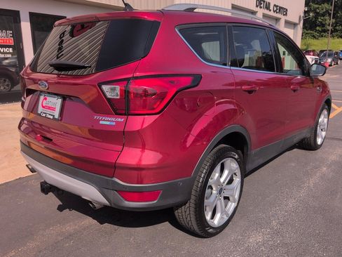 Used 2019 Ford Escape Titanium AWD/4WD image 9