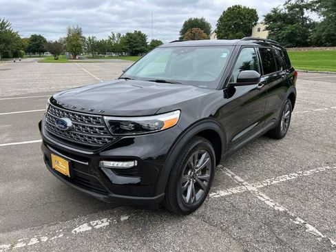 Used 2023 Ford Explorer XLT w/ Equipment Group 202A AWD/4WD image 5