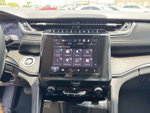 Used 2024 Jeep Grand Cherokee Laredo RWD image 24