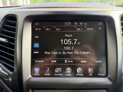 Used 2016 Jeep Cherokee Limited AWD/4WD image 32