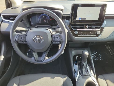 Used 2026 Toyota Corolla LE image 4
