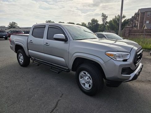 Used 2020 Toyota Tacoma SR AWD/4WD image 3