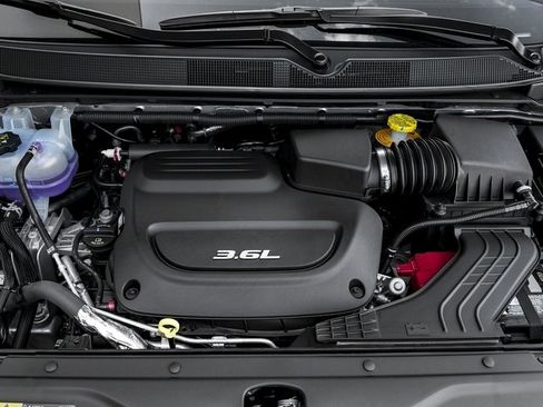 Used 2018 Chrysler Pacifica Touring-L image 13