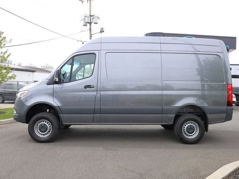 Used 2023 Mercedes-Benz Sprinter 2500 image 2