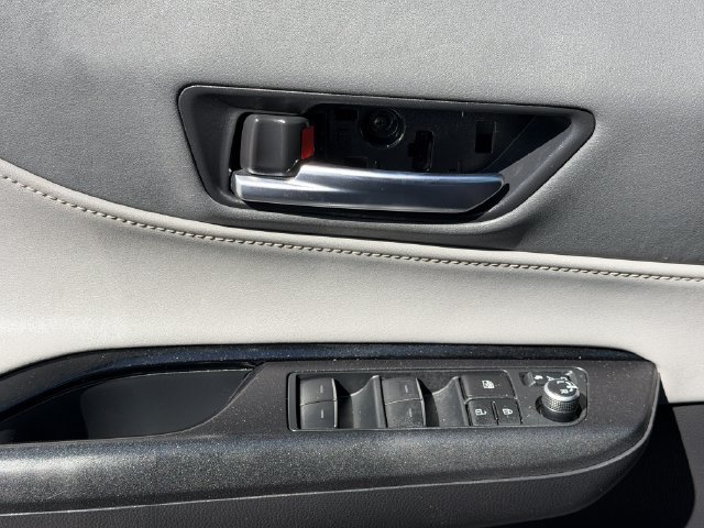 Used 2023 Toyota Venza LE AWD/4WD image 21