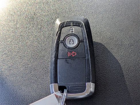 Used 2023 Ford Edge SEL image 29