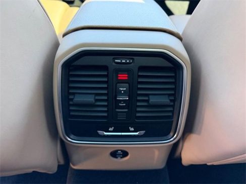 Used 2022 Porsche Macan image 10