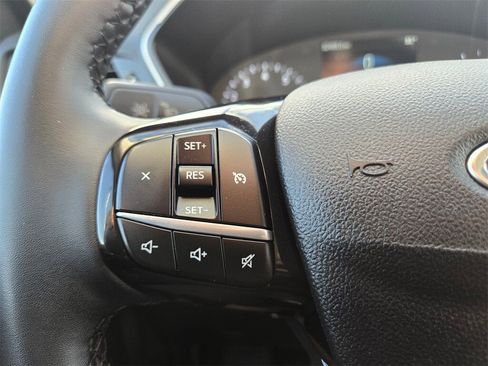 Used 2022 Ford Escape SE w/ SE Sport Appearance Package image 17