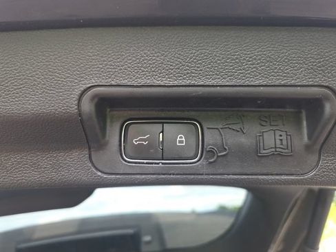 Used 2020 Ford Explorer XLT w/ Equipment Group 202A AWD/4WD image 14