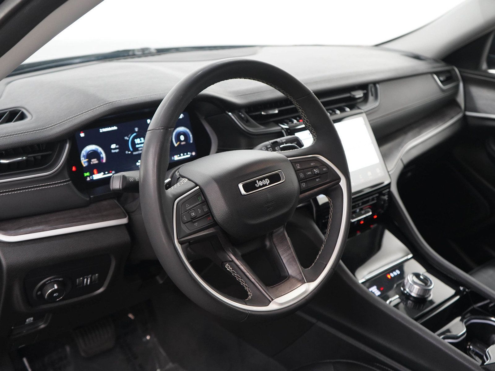 Used 2023 Jeep Grand Cherokee Limited AWD/4WD image 22