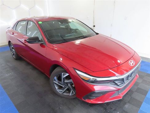 Used 2025 Hyundai Elantra Sport FWD image 5