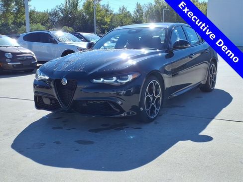 New 2025 Alfa Romeo Giulia Veloce w/ Veloce Package Rwd image 2