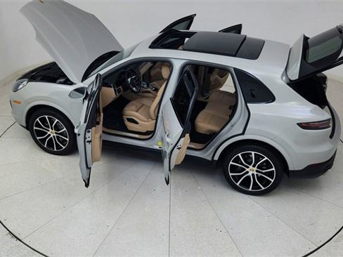 Used 2022 Porsche Cayenne image 84