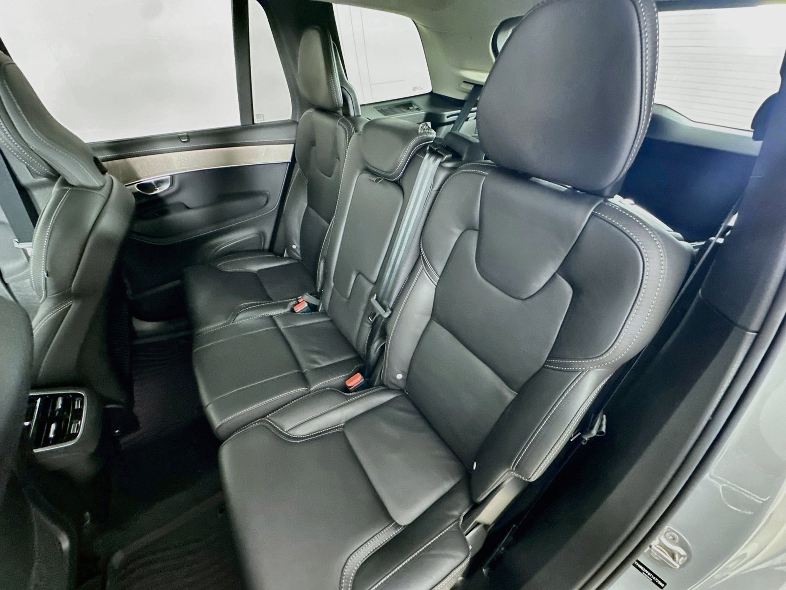 Certified 2026 Volvo XC90 B6 Ultra w/ Protection Package AWD/4WD image 35