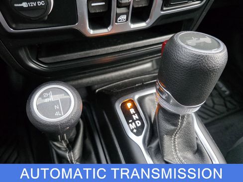 Used 2020 Jeep Wrangler Unlimited Sahara image 29