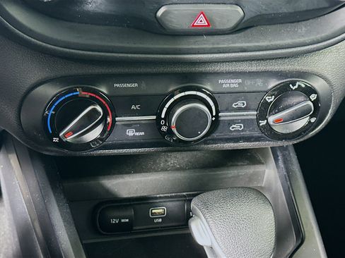 Used 2025 Kia Soul LX w/ LX Technology Package image 23