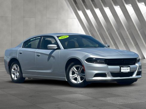 Used 2019 Dodge Charger SXT RWD image 1