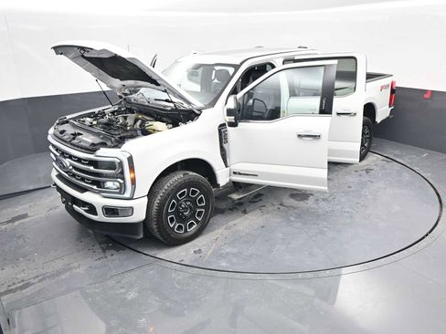 Used 2024 Ford F250 Platinum image 35