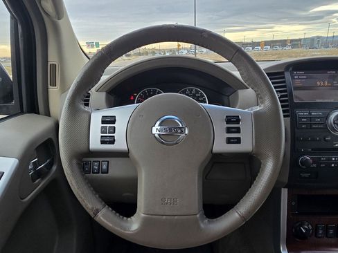 Used 2010 Nissan Pathfinder LE image 29