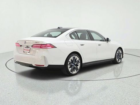Used 2025 BMW i5 xDrive40 w/ Premium Package AWD/4WD image 5