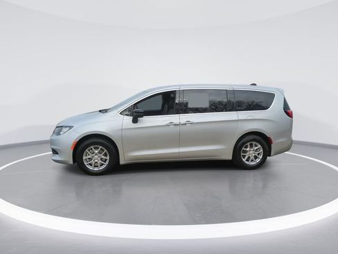 New 2026 Chrysler Voyager LX image 4