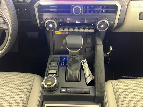 Used 2025 Toyota Tacoma Limited AWD/4WD image 19