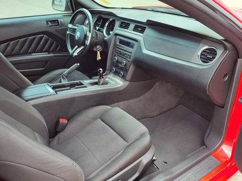 Used 2013 Ford Mustang Coupe RWD image 23