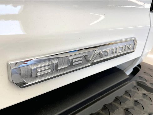 New 2025 GMC Canyon Elevation w/ Convenience Package image 17