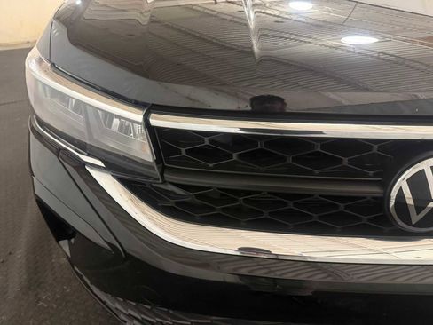 Certified 2023 Volkswagen Taos SE image 4