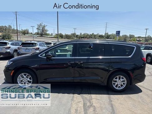 Used 2022 Chrysler Pacifica Touring-L image 9