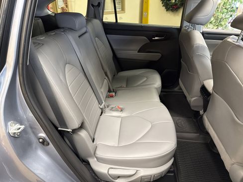 Used 2021 Toyota Highlander XLE image 20