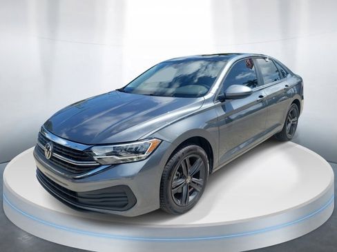 Used 2023 Volkswagen Jetta SE image 2